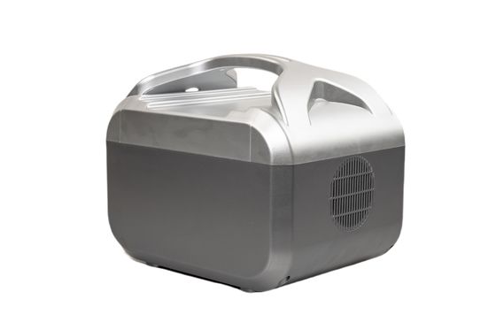 UL / CE approvato 576Wh AC Output Power Ricarica rapida entro 3 ore Stazione solare portatile con luce LED per camper